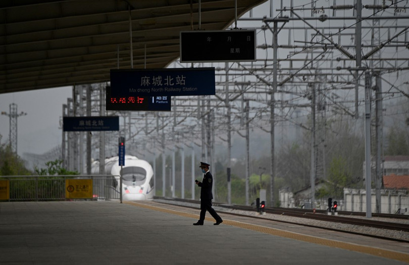 Người dân lũ lượt rời tâm dịch Hồ Bắc ngay khi hết phong tỏa