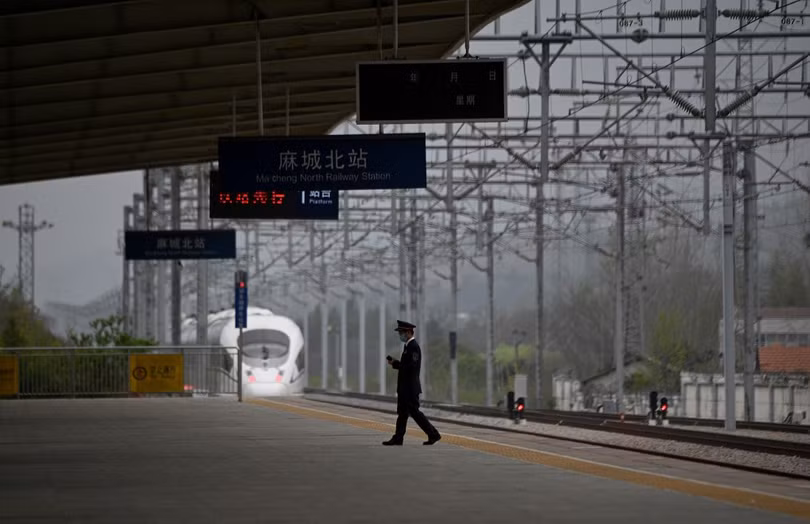 Người dân lũ lượt rời tâm dịch Hồ Bắc ngay khi hết phong tỏa