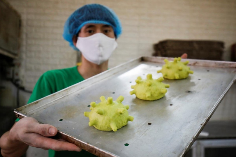 Bánh hamburger hình virus Corona của đầu bếp Việt lên báo nước ngoài