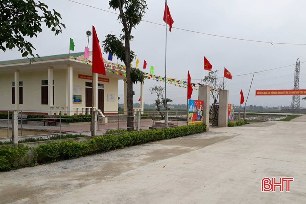 Người dân Tân Lâm Hương không tiếc của khi đóng góp xây dựng công trình thể thao