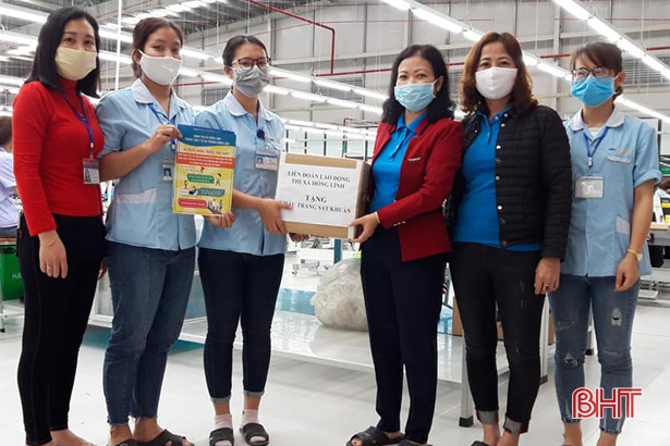 Công đoàn Hà Tĩnh hỗ trợ người lao động phòng dịch Covid-19