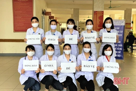Bác sỹ Hà Tĩnh truyền tải mạnh mẽ thông điệp “Chúng tôi đi làm vì bạn. Bạn hãy ở nhà vì chúng ta”