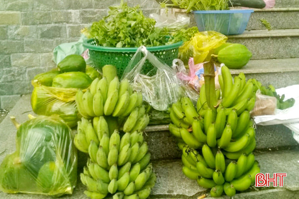 Phụ nữ Hà Tĩnh góp gạo, thổi cơm, hỗ trợ hậu cần khu cách ly tập trung