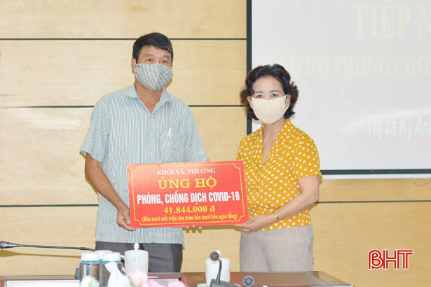 Cơ quan, doanh nghiệp TX Kỳ Anh ủng hộ 482 triệu đồng phòng dịch Covid-19