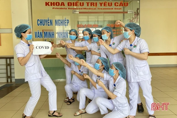 Bác sỹ Hà Tĩnh truyền tải mạnh mẽ thông điệp “Chúng tôi đi làm vì bạn. Bạn hãy ở nhà vì chúng ta”
