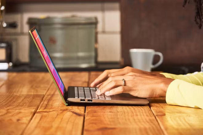 Nên chọn laptop học online tại nhà theo tiêu chí gì?