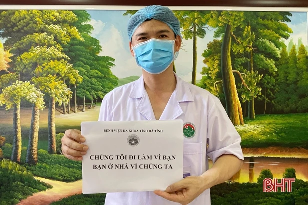 Bác sỹ Hà Tĩnh truyền tải mạnh mẽ thông điệp “Chúng tôi đi làm vì bạn. Bạn hãy ở nhà vì chúng ta”