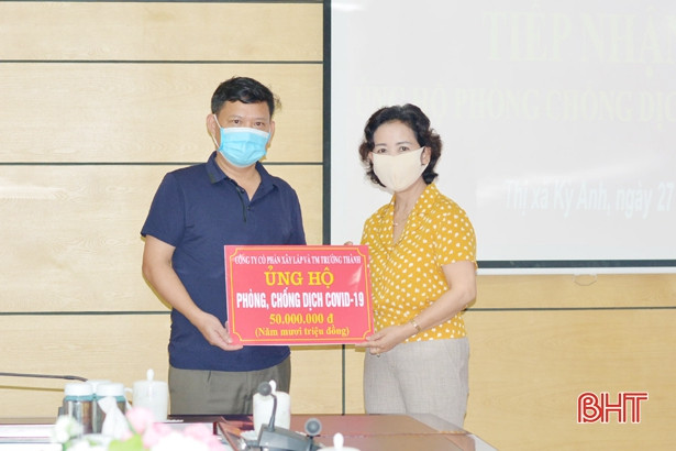 Cơ quan, doanh nghiệp TX Kỳ Anh ủng hộ 482 triệu đồng phòng dịch Covid-19