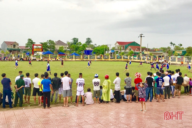 Người dân Tân Lâm Hương không tiếc của khi đóng góp xây dựng công trình thể thao