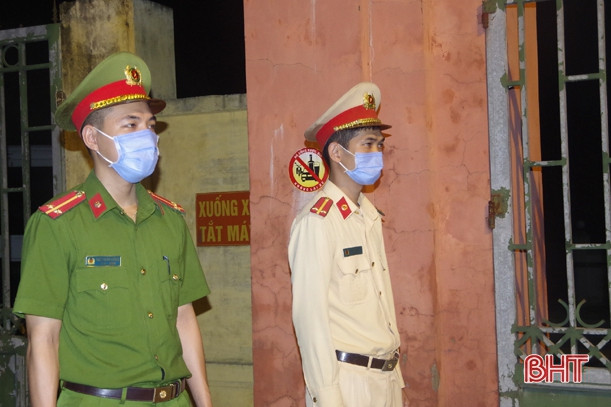 “Nội bất xuất, ngoại bất nhập” ở khu cách ly 200 người tại Hà Tĩnh