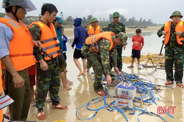 Bắt 6 đối tượng dùng kích điện đánh bắt hải sản trên biển