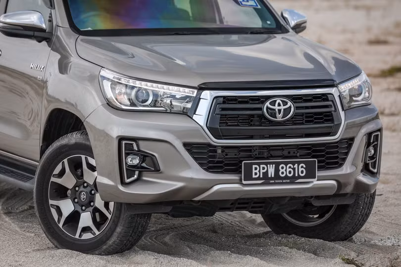 Ra mắt Toyota Hilux thế hệ mới - thay đổi diện mạo, tinh chỉnh động cơ