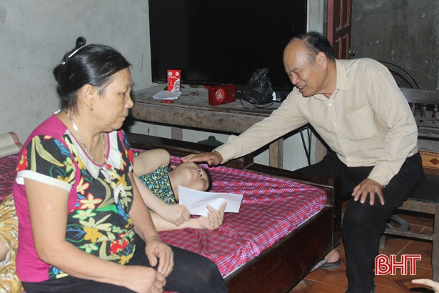 Cùng nhắn tin “Chung tay xoa dịu nỗi đau da cam”