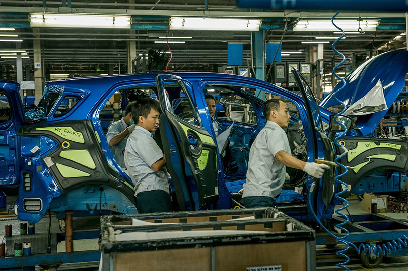 Công nhân sản xuất ở nhà máy Ford tại Hải Dương. Ford Việt Nam tạm ngừng sản xuất