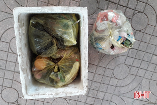 Tiếp thu phản ánh Báo Hà Tĩnh: Xã Tân Lâm Hương bắt quả tang 3 người đổ rác trên Tỉnh lộ 17