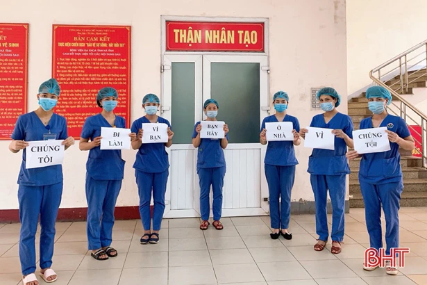 Bác sỹ Hà Tĩnh truyền tải mạnh mẽ thông điệp “Chúng tôi đi làm vì bạn. Bạn hãy ở nhà vì chúng ta”