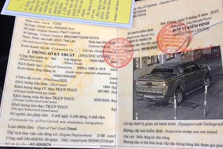 Khối lượng chuyên chở hàng cho phép khi tham gia giao thông 991 kg trên một mẫu Ford Ranger XLS đời 2013. Từ 1/7, xe này không còn được coi là xe con. Ảnh: Đức Công Nhiều dòng xe tải, bán tải không còn được coi là xe con từ 1/7