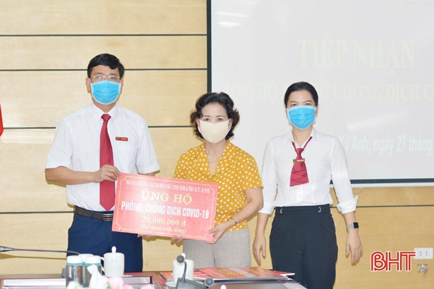 Cơ quan, doanh nghiệp TX Kỳ Anh ủng hộ 482 triệu đồng phòng dịch Covid-19