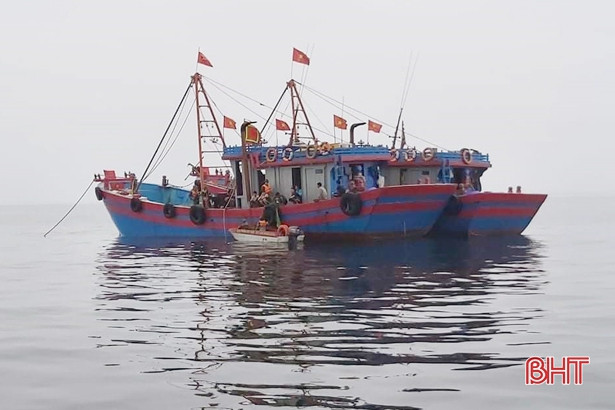 Bắt 2 tàu cá Nghệ An vào vùng biển Hà Tĩnh khai thác sai quy định
