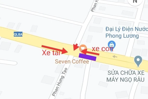 Xe tải kéo lê Mazda 3 chừng 20m trên QL 8A ở Hà Tĩnh, 5 người thoát chết