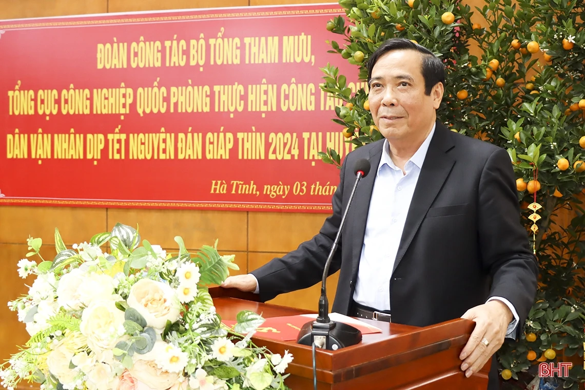 Trao nhiều phần quà ý nghĩa cho các hoàn cảnh khó khăn ở Đức Thọ