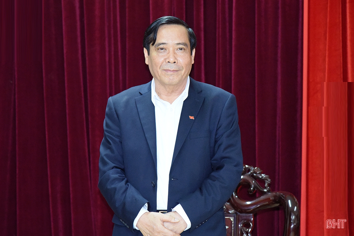 Đoàn công tác Ban Tổ chức Trung ương và tỉnh Bắc Giang hỗ trợ người dân vùng lũ Hà Tĩnh hơn 2 tỷ đồng