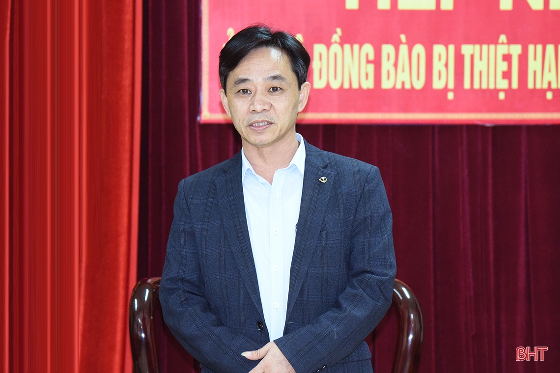 Đoàn công tác Ban Tổ chức Trung ương và tỉnh Bắc Giang hỗ trợ người dân vùng lũ Hà Tĩnh hơn 2 tỷ đồng