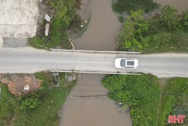 Mất an toàn giao thông trên những cây cầu “thắt nút cổ chai” 