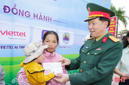 Mang yêu thương đến vùng biên giới Hà Tĩnh