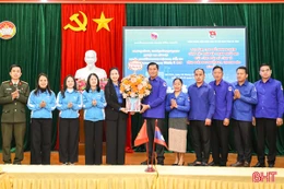Thắt chặt tình đoàn kết giữa tuổi trẻ Hà Tĩnh và Bolikhămxay