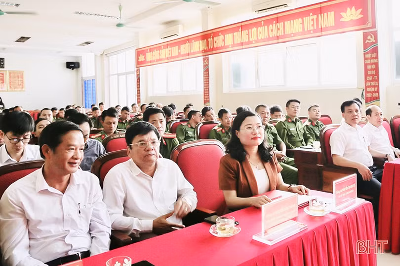 Thạch Hà khen thưởng 10 cá nhân có thành tích xuất sắc trong triệt phá đường dây lô đề
