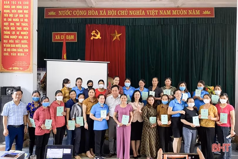 Mở rộng hệ thống tổ chức dịch vụ thu, sớm hoàn thành mục tiêu bao phủ BHXH, BHYT