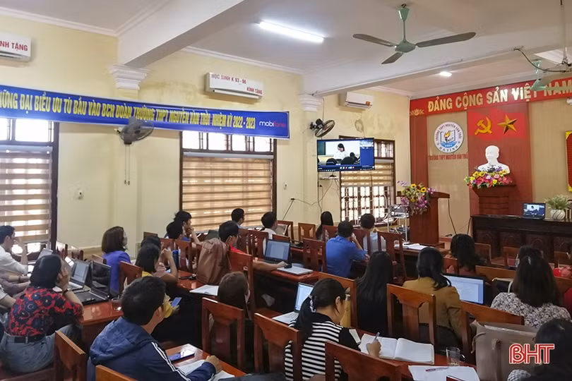 9.500 cán bộ, giáo viên ngành giáo dục Hà Tĩnh tham gia bồi dưỡng chính trị
