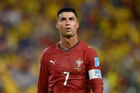 Ronaldo bị đình chỉ 30 ngày vì tự ý rời đội tuyển