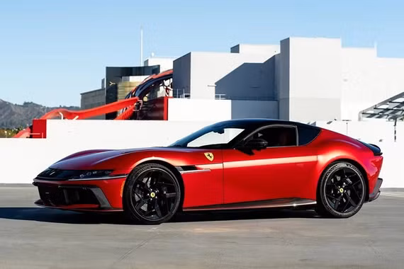 Lộ diện siêu xe Ferrari 12Cilindri đầu tiên tại Việt Nam