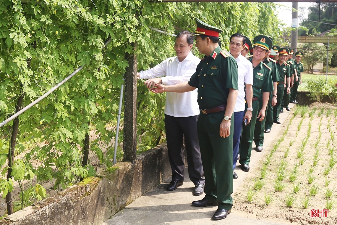 Đại tướng Phan Văn Giang thăm các đơn vị biên phòng ở Hà Tĩnh