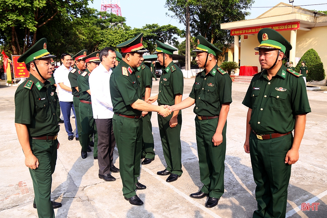 Đại tướng Phan Văn Giang thăm các đơn vị biên phòng ở Hà Tĩnh