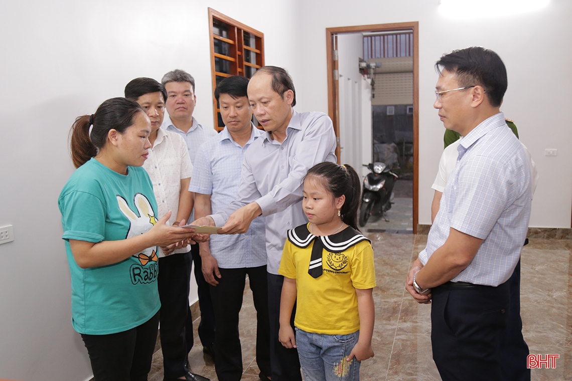 Lãnh đạo Hà Tĩnh thăm hỏi gia đình nạn nhân tử vong do tai nạn giao thông