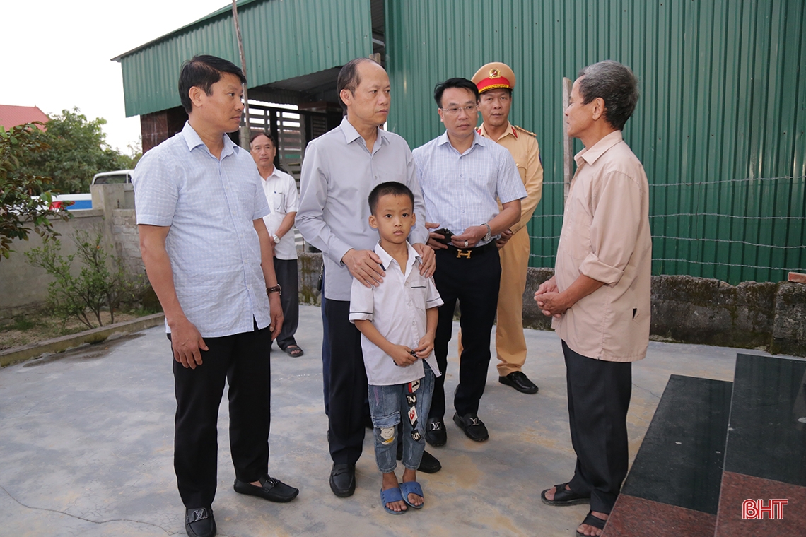 Lãnh đạo Hà Tĩnh thăm hỏi gia đình nạn nhân tử vong do tai nạn giao thông