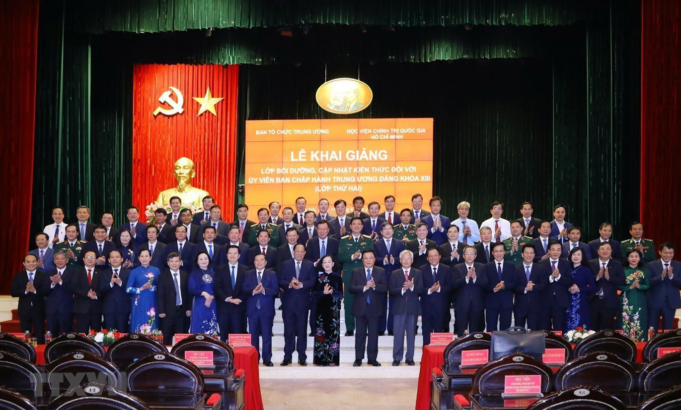 Khai giảng lớp bồi dưỡng đối với Ủy viên Trung ương Đảng khóa XIII