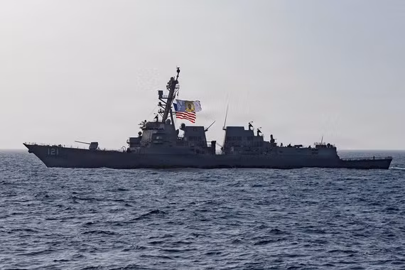 Mỹ "hộ tống 40 tàu dầu" qua eo biển Hormuz trong một ngày