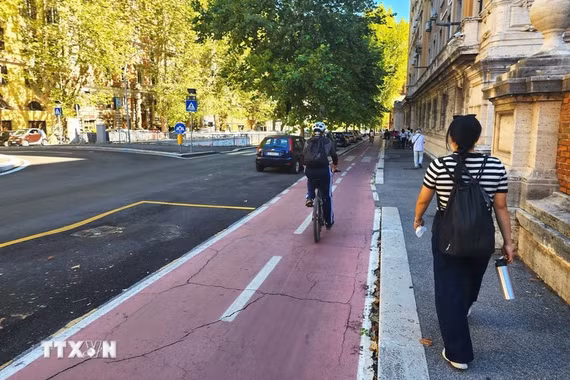 Italy trả tiền cho người dân đi xe đạp ở đô thị để bảo vệ môi trường
