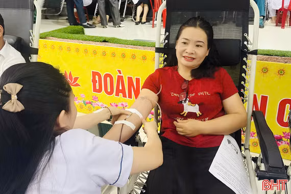 Cô giáo dạy mỹ thuật ở Hà Tĩnh 22 lần hiến máu tình nguyện