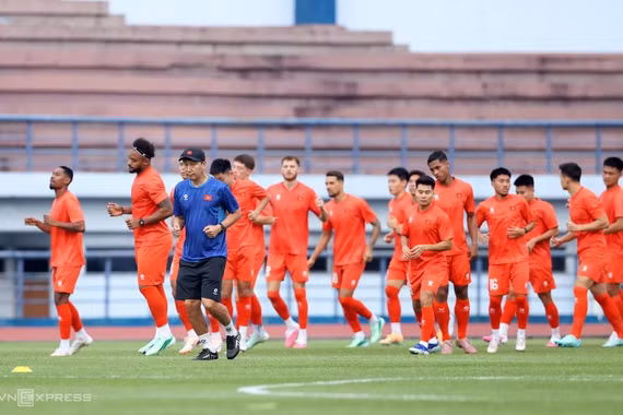 HLV Kim Sang-sik thử quân cho Asian Cup 2027
