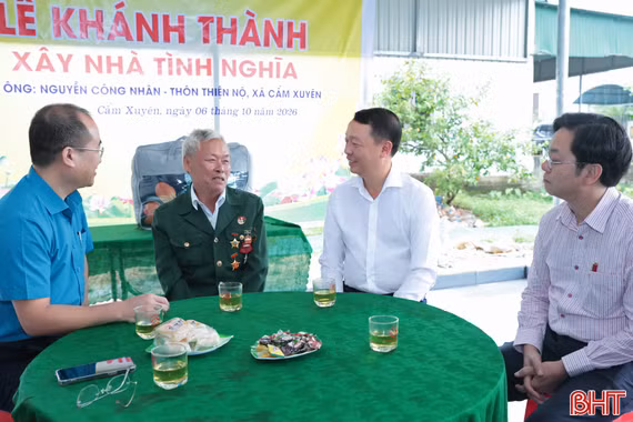 Chủ tịch UBND tỉnh dự lễ trao mô hình sinh kế, khánh thành nhà tình nghĩa