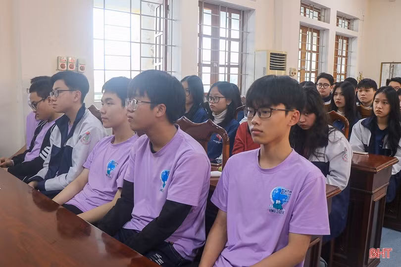 Lãnh đạo Hà Tĩnh gặp mặt các đội tuyển dự thi học sinh giỏi quốc gia