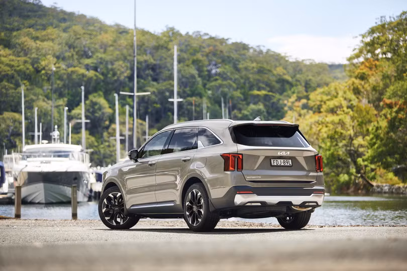 Kia Sorento Facelift 2024 ra mắt với động cơ xăng và diesel, chờ về Việt Nam