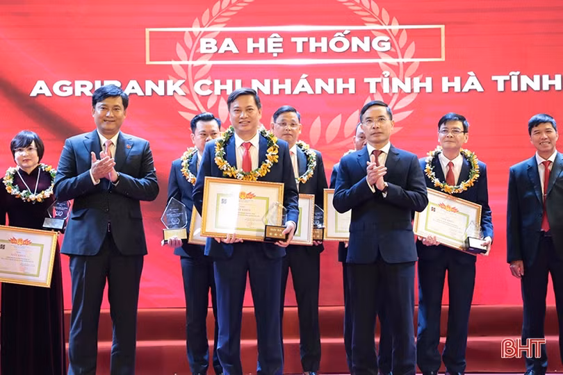 Agribank Chi nhánh tỉnh Hà Tĩnh kinh doanh ấn tượng, đạt giải ba toàn hệ thống