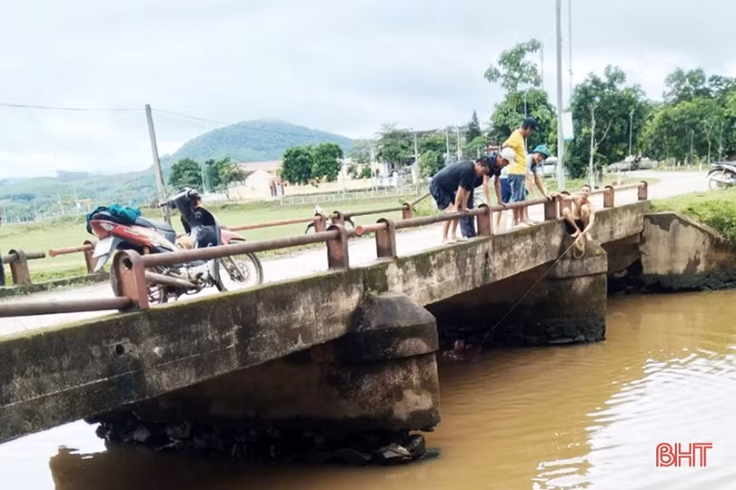 “Nín thở” khi đi qua cầu Nờ