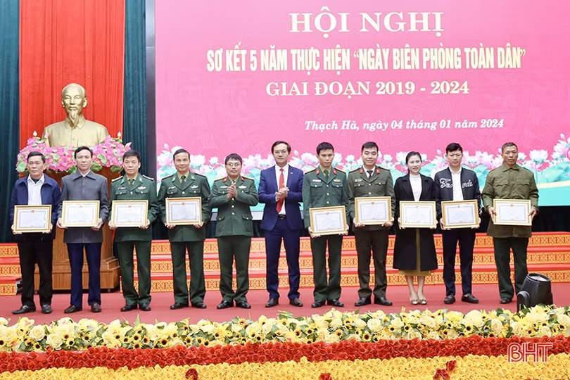 Vững chắc nhiệm vụ biên phòng toàn dân ở ven biển Thạch Hà